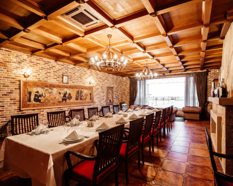 Prowadzisz restaurację? Zobacz, jak zmniejszyć koszty – 5 praktycznych porad jak zoptymalizować koszty prowadzenia restauracji + dofinansowania dla restauratorów